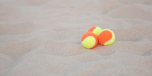 pelotas tennis playa